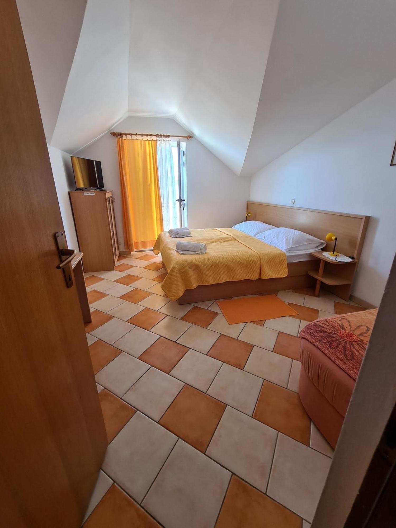 Apartments Pansion Franka Brist Exterior foto